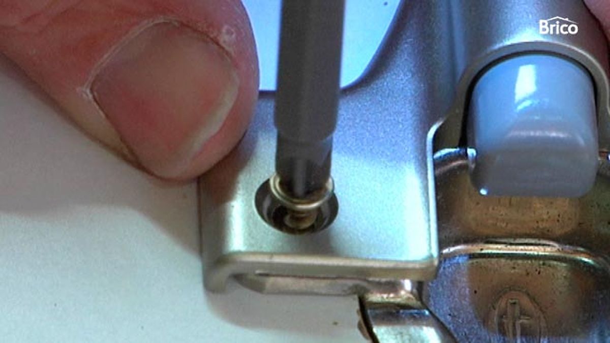 Retenedores para bisagras paso 6