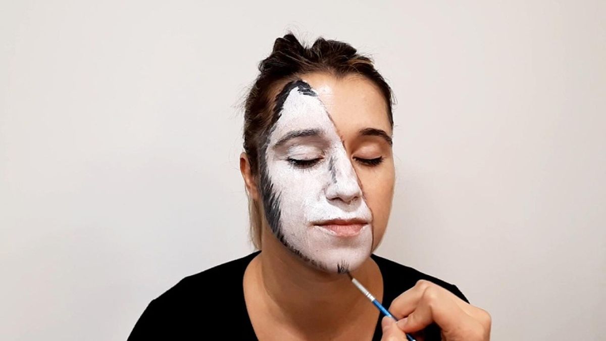 Cómo hacer el maquillaje de Caperucita y el Lobo - paso 2