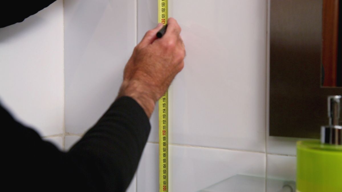 Cómo colocar un secador de manos paso 2