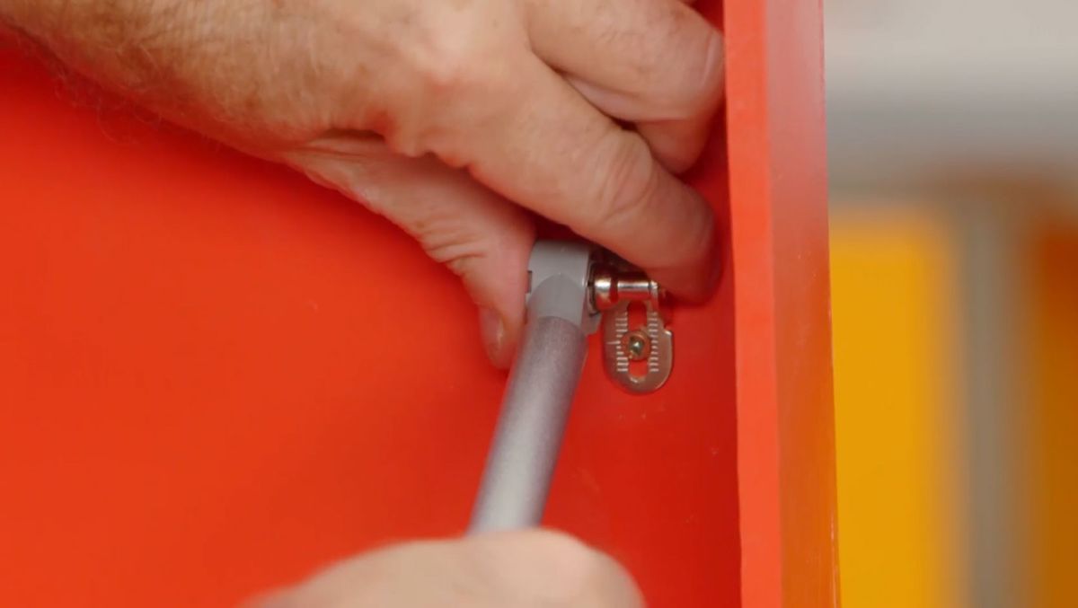 Cómo hacer un zapatero con forma de caja de zapatillas paso 13