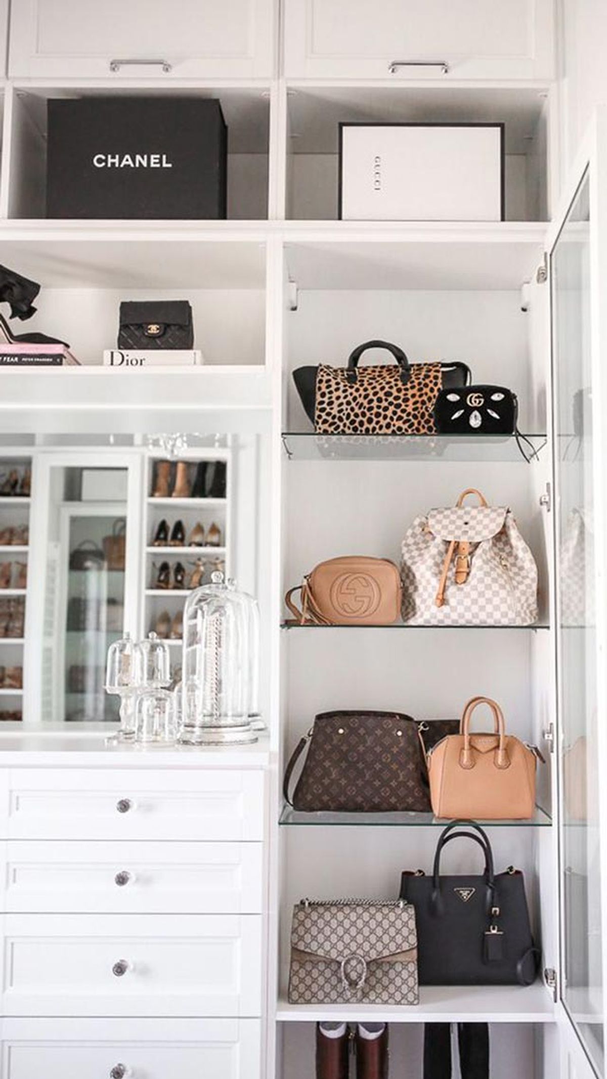 ideas para organizar bolsos armario grande