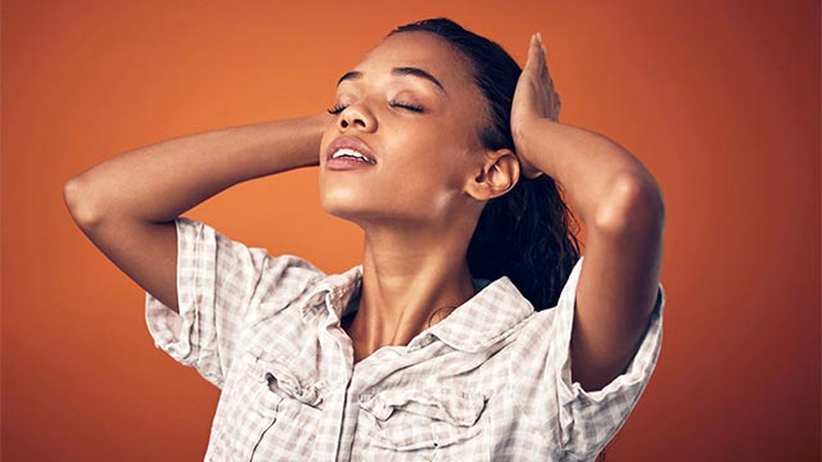 peinado con efecto mojado o wet te ensenamos como hacerlo aplicar producto