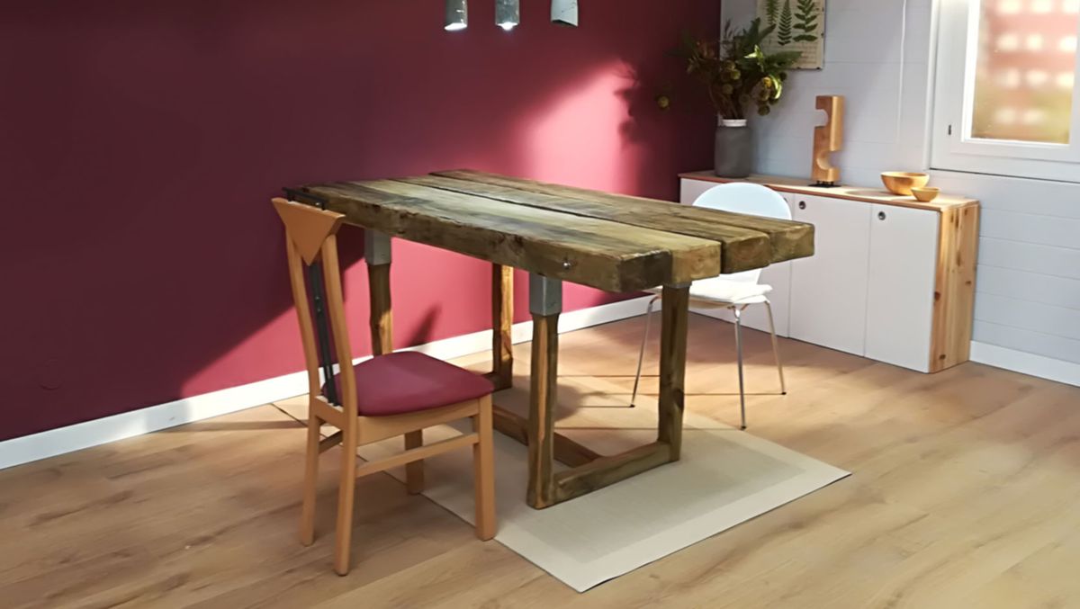 Cómo hacer una mesa de comedor con traviesas de madera paso 13