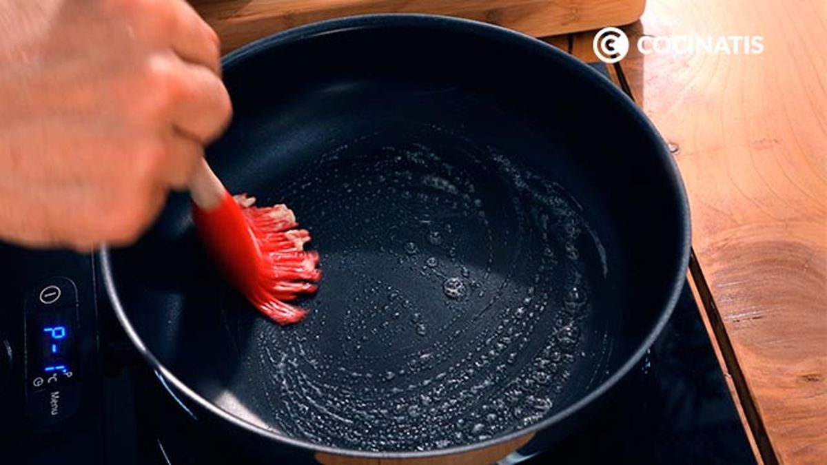 Cómo hacer las mejores crepes consejos, trucos y recetas  cómo engrasar la sartén