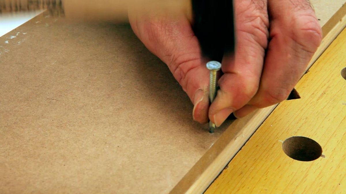 Embutir clavos en madera paso 5