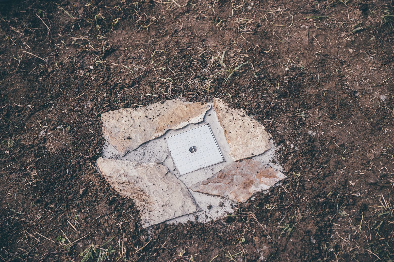 Cómo instalar un desagüe y una arqueta en el jardín