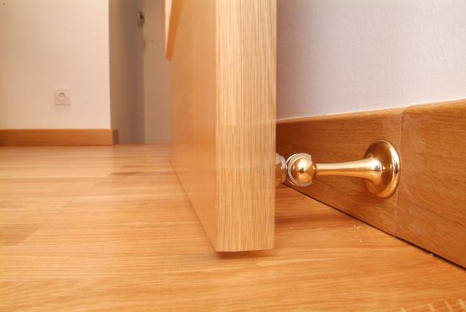brico1 0461 topes puerta pared paso 7