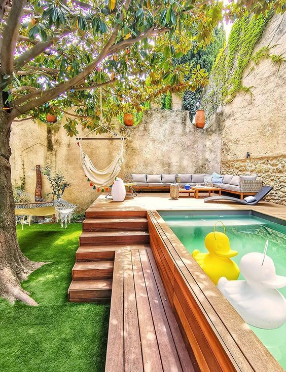 decorar alrededor de la piscina