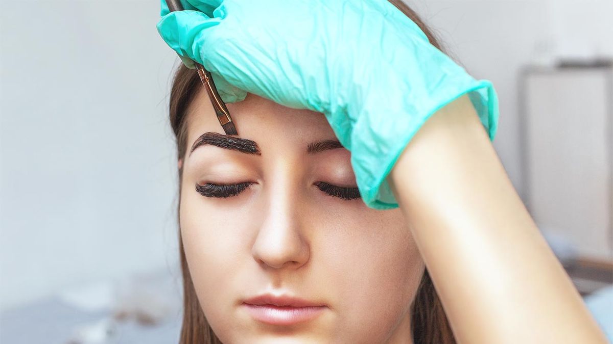 belleza cejas tinte con henna en casa