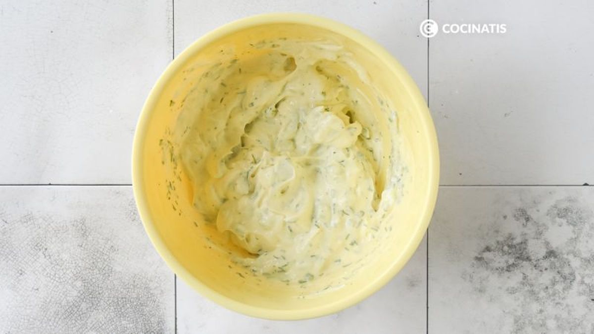 Agregamos la mayonesa a la salsa ranchera