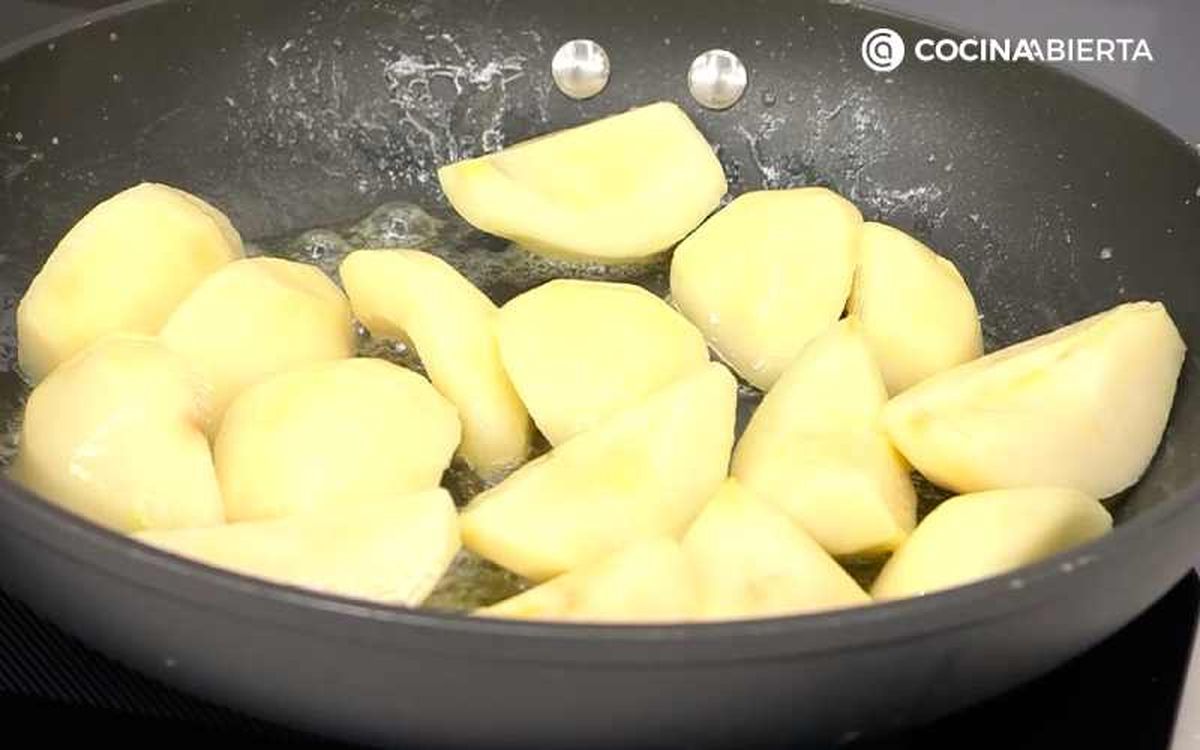 Cocina las peras a fuego suave-medio