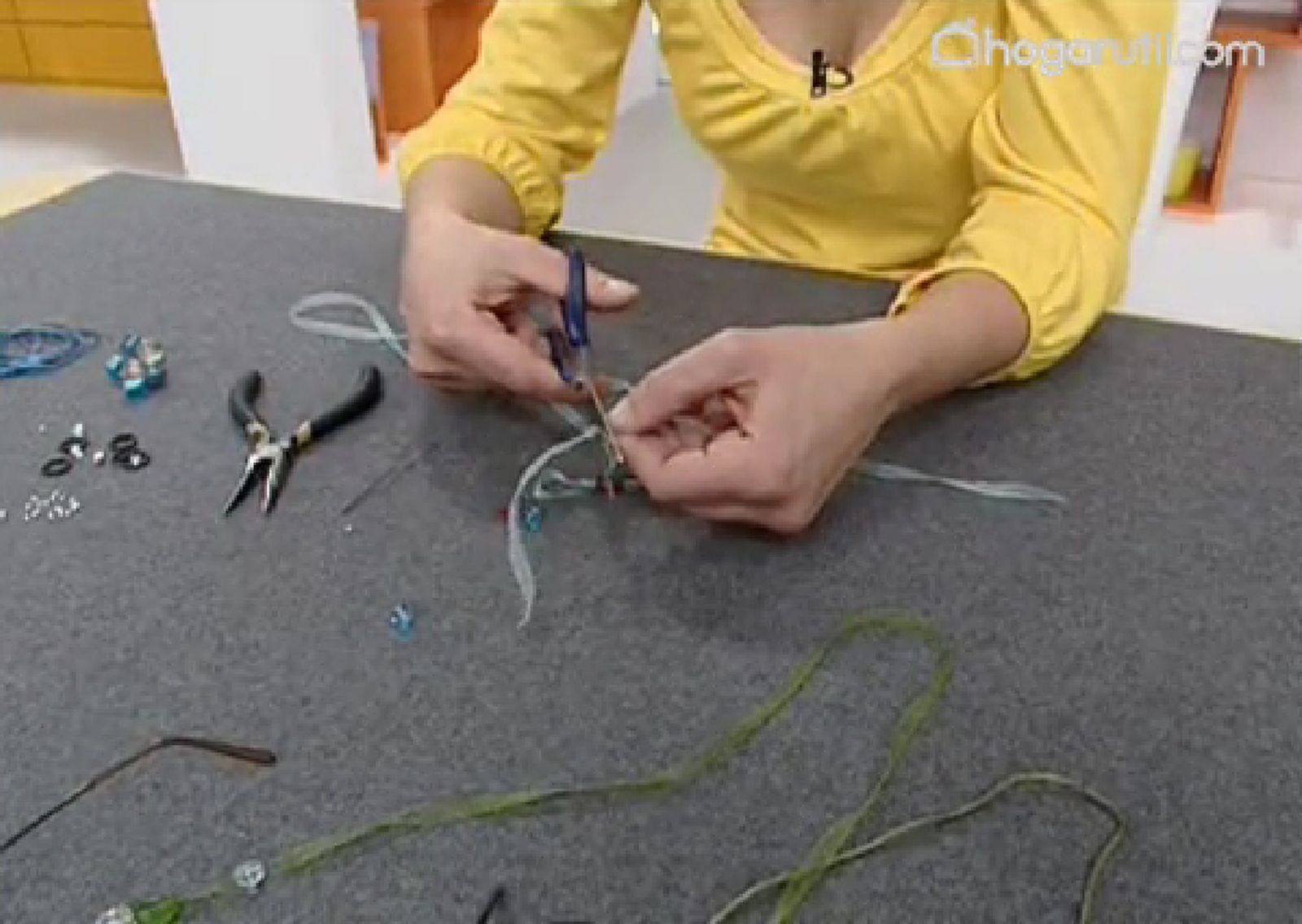 Manualidades   Crear un colgador para gafas   paso 5
