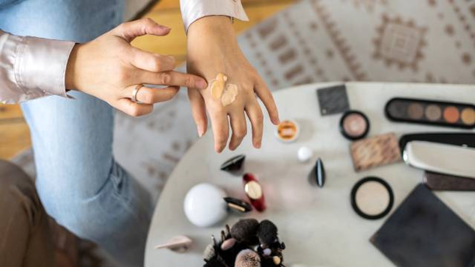 mezclar base maquillaje bb cream