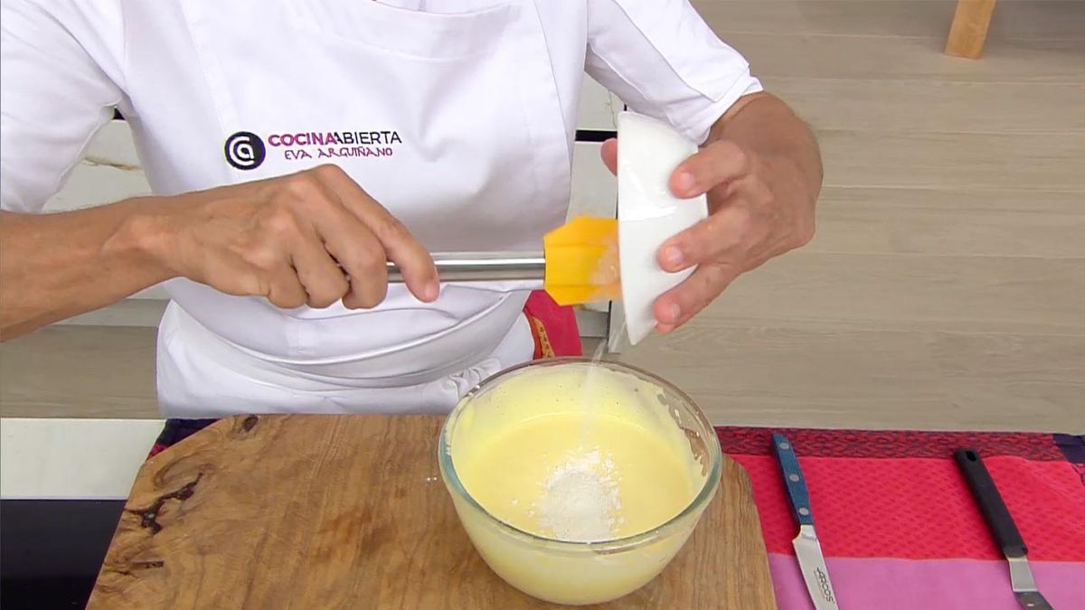 KARL66030320 receta brazo gitano con melocoton de eva arguinano paso1