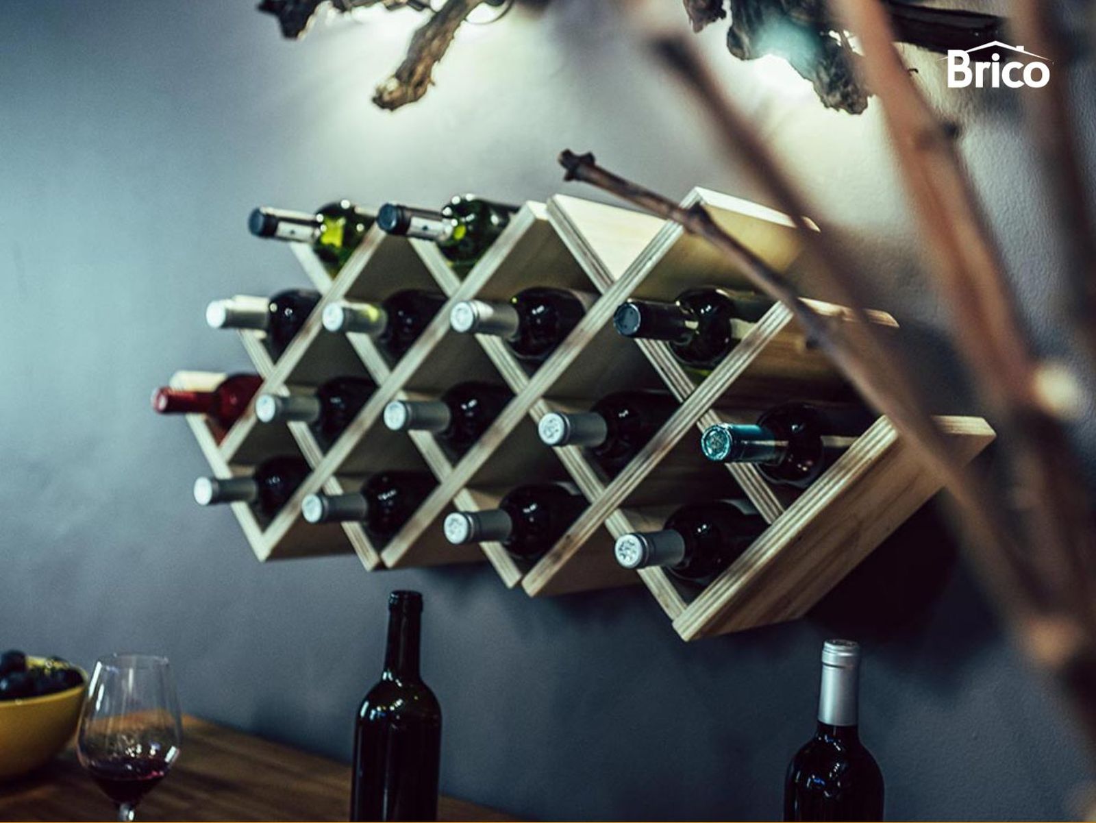 Botellero de madera decorativo