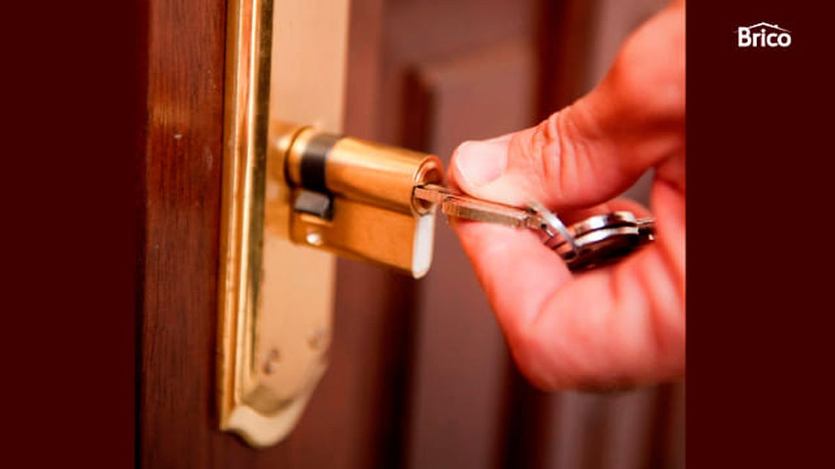 Bricomania 585 cambiar cerradura puerta blindada paso 2