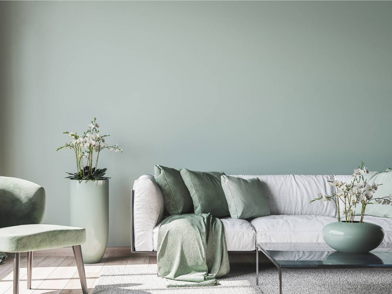 La serenidad del verde menta se refleja en este salón con decoración sencilla y luminosa.