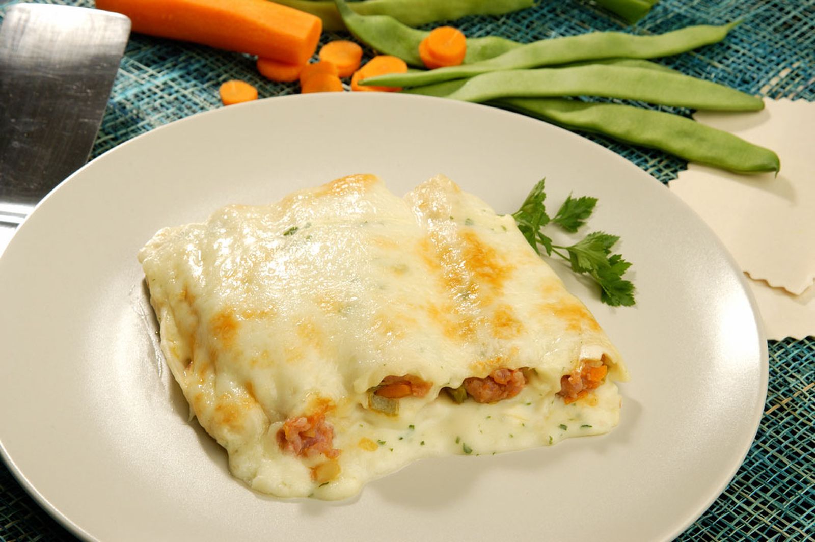 Canelones rellenos de salchichas