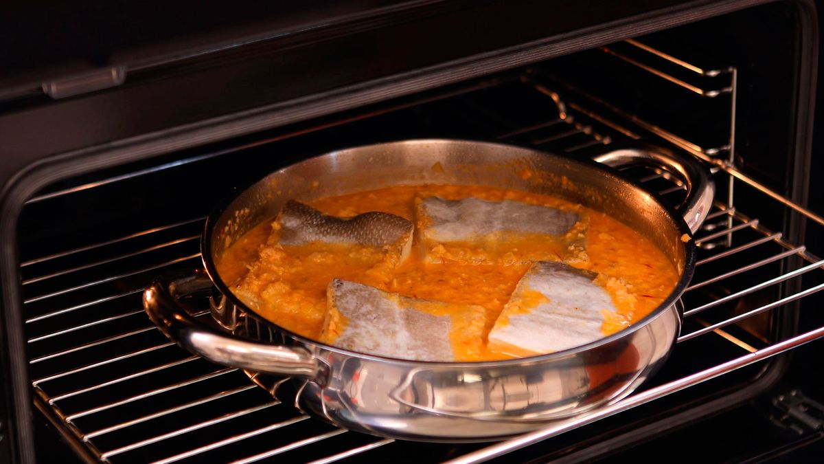 Bacalao con salsa de almendras   Paso 5