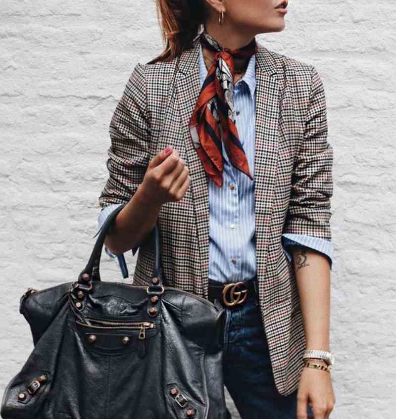 Cuida los detalles a la hora de complementar tu blazer