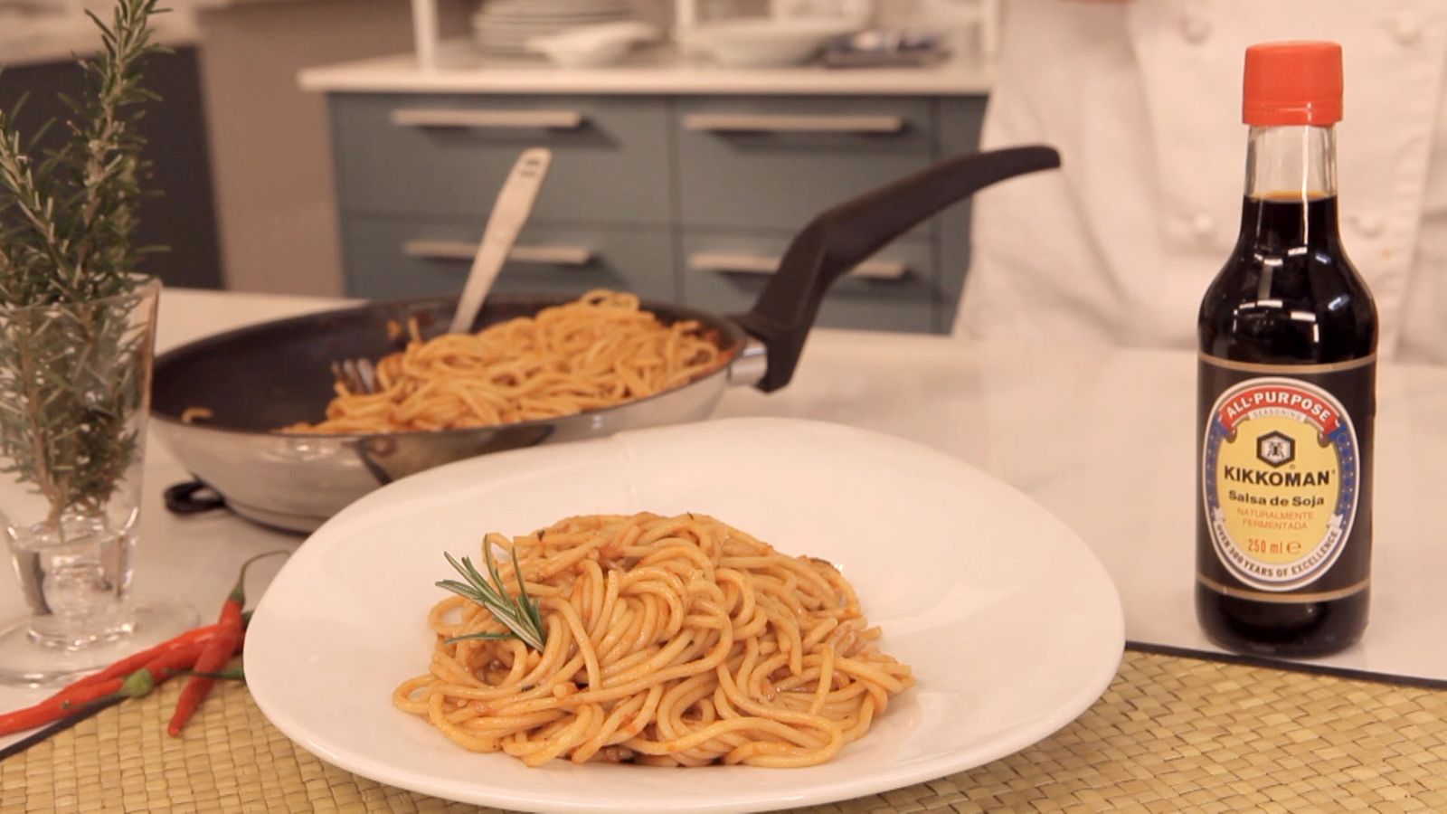 015 espaguetis salsa tomate berenjena salsa kikkoman xl