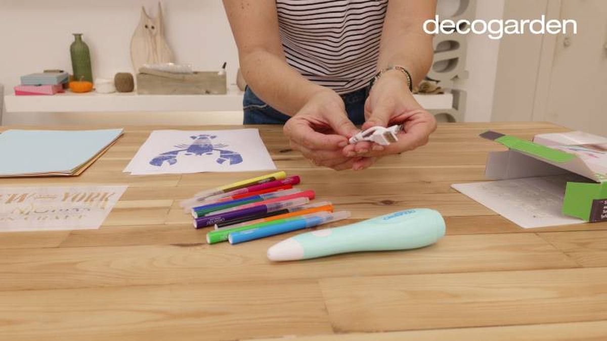 Cable USB para cargar el aerógrafo..