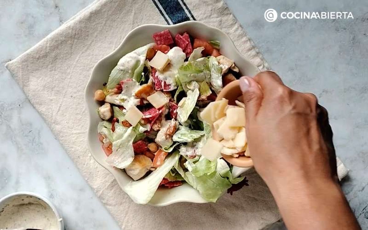 Incorpora el queso parmesano o queso pecorino