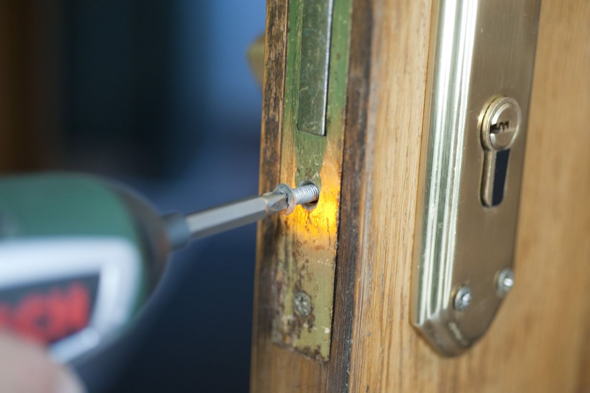 brico 1 0654 cambiar bombin puerta paso 5