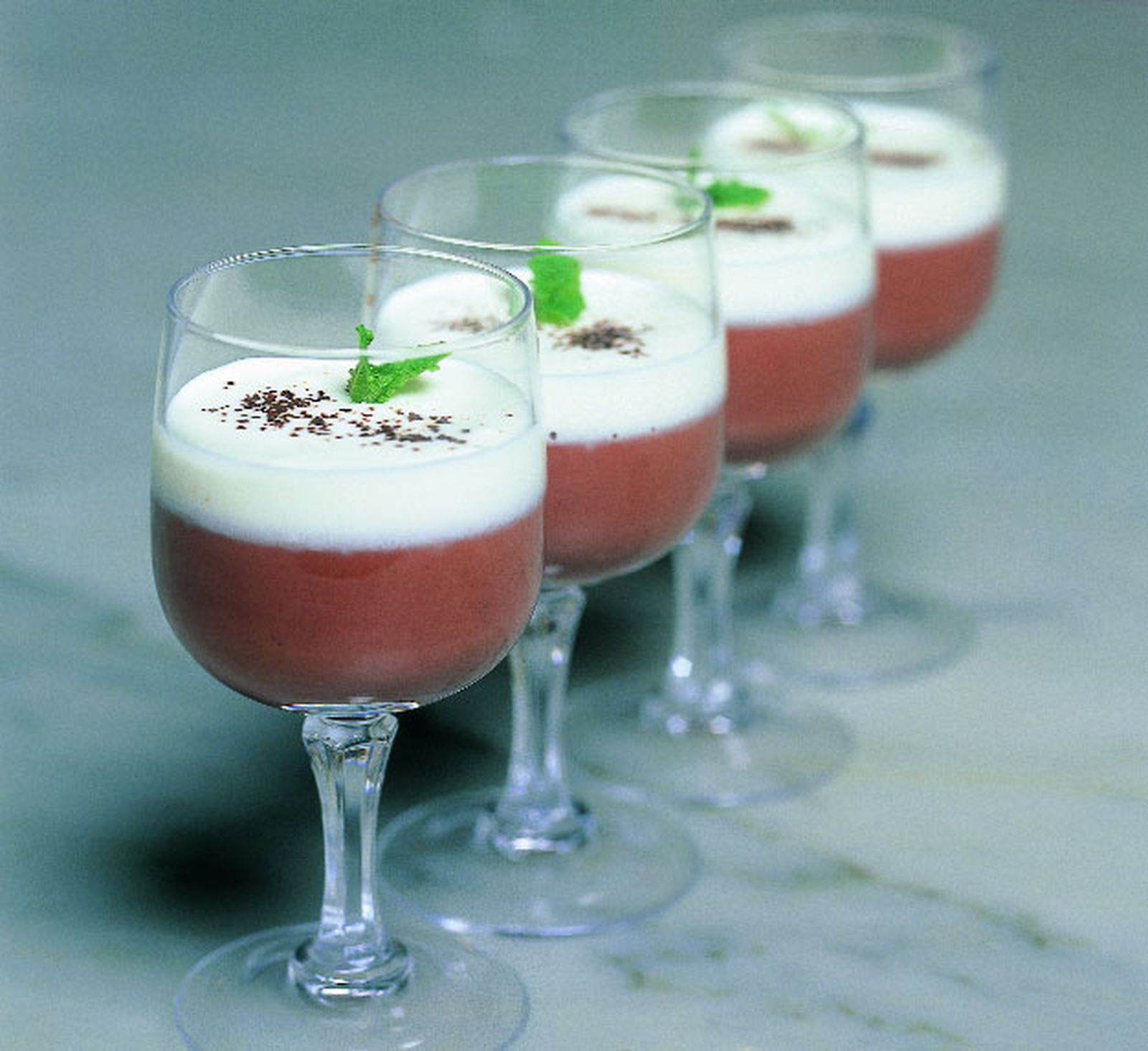 Natillas de chocolate con nata y cítricos