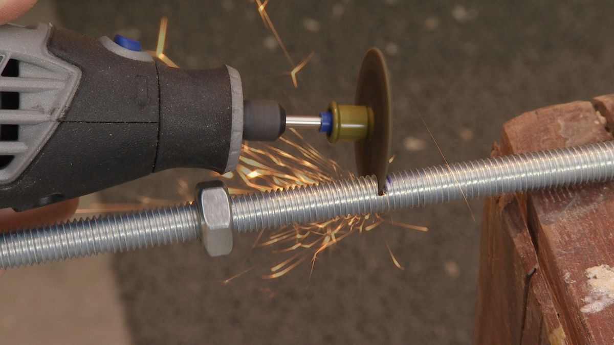 Hacer una estantería colgante con cadenas paso 6