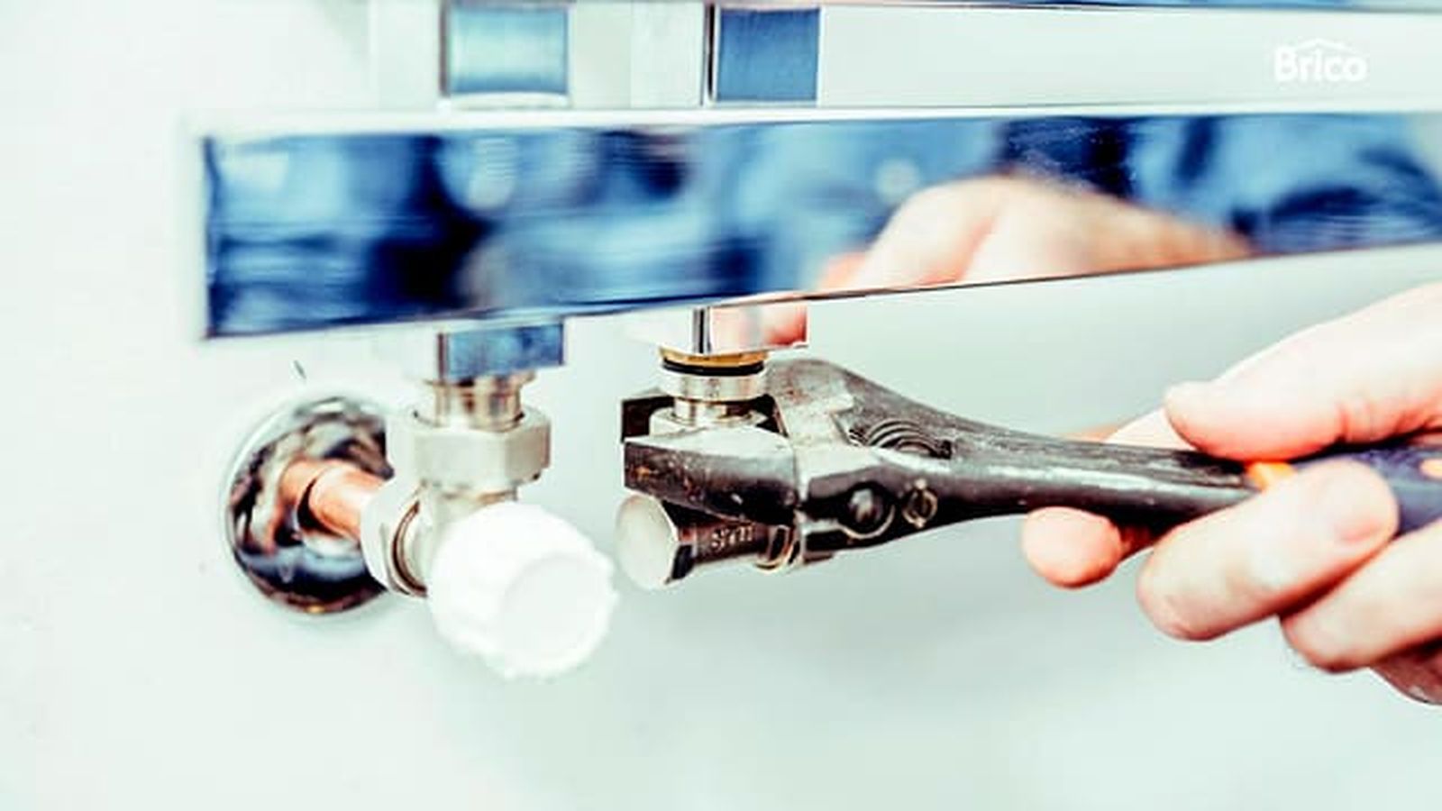 Cómo instalar un radiador toallero paso 9