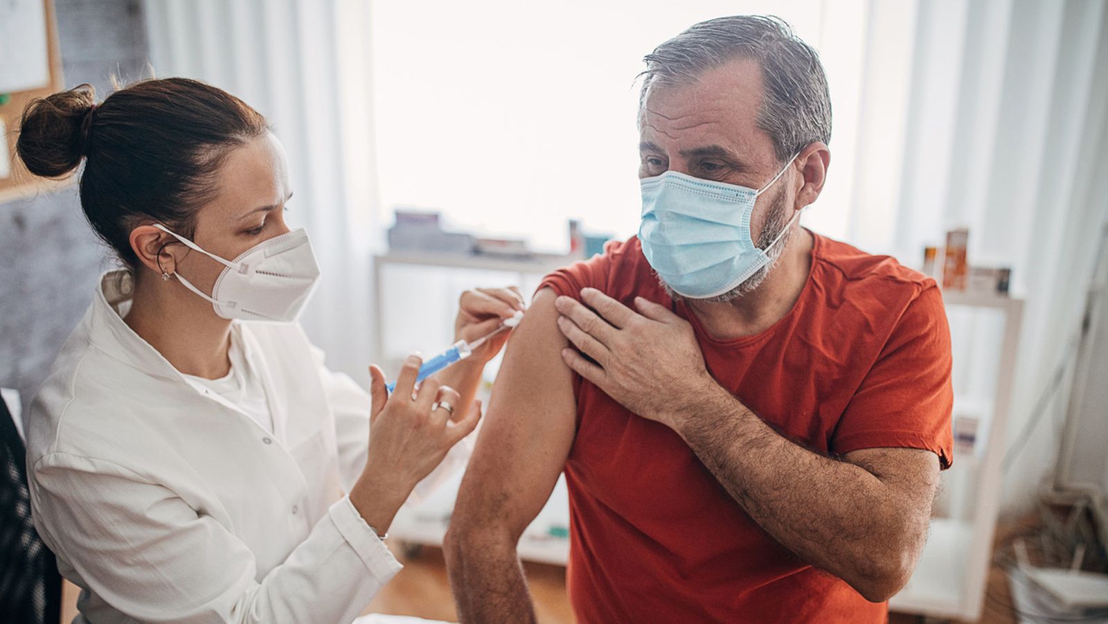 pueden obligarme a ponerme la vacuna contra la covid 19 en mi trabajo