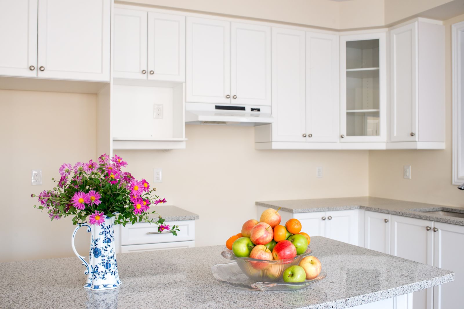 Limpiar la grasa de los armarios de la cocina