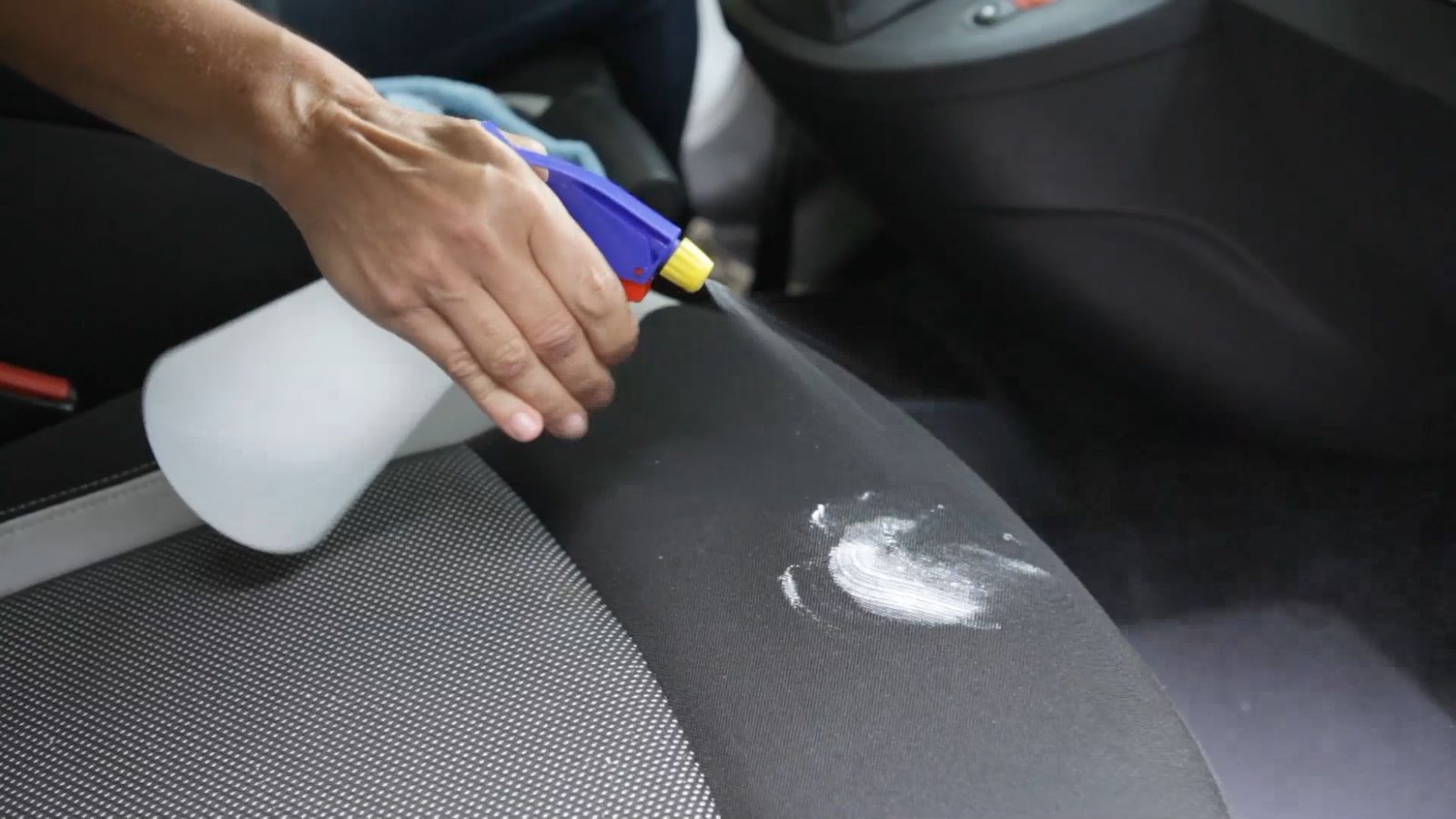 6 como limpiar tapiceria coche volvone light paso 4
