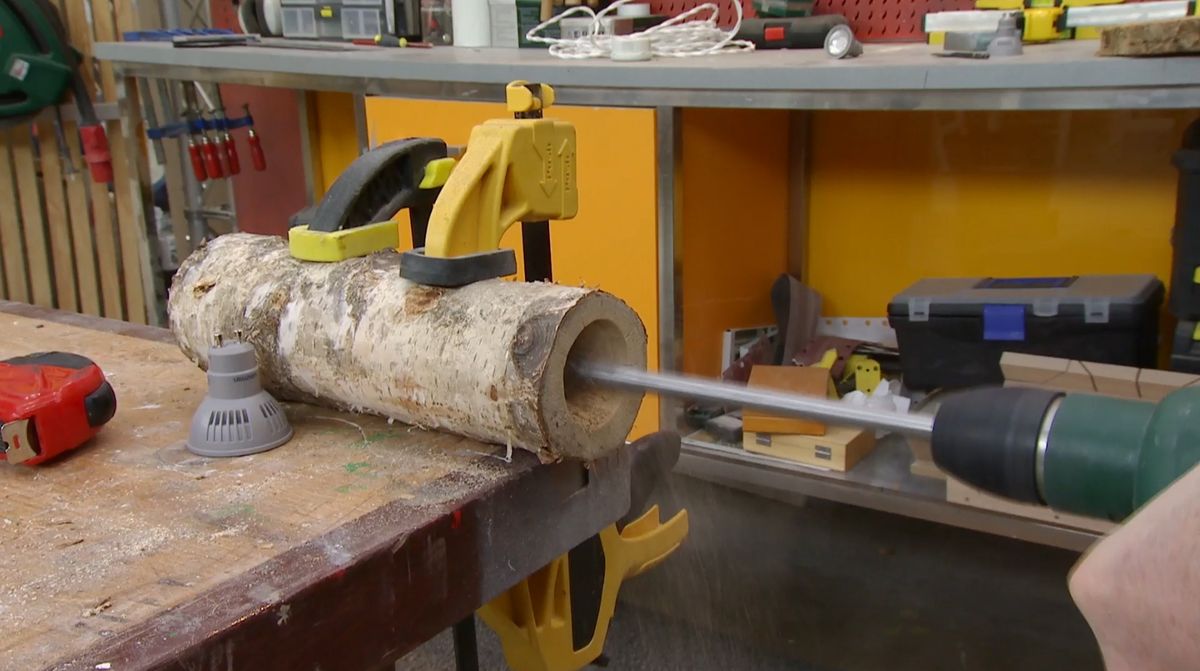 Lámpara con troncos y ramas de madera paso 2