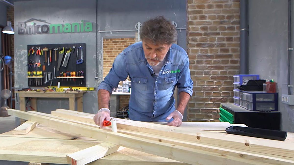 Cómo hacer un cabecero de cama con listones de madera paso 9