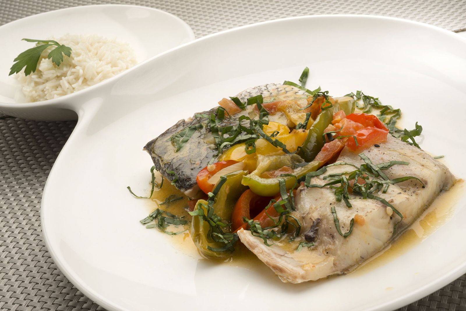 6057 1 Corvina en salsa con arroz blanco xl