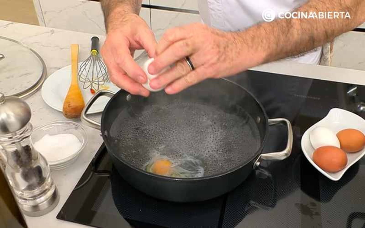 Haz los huevos escalfados