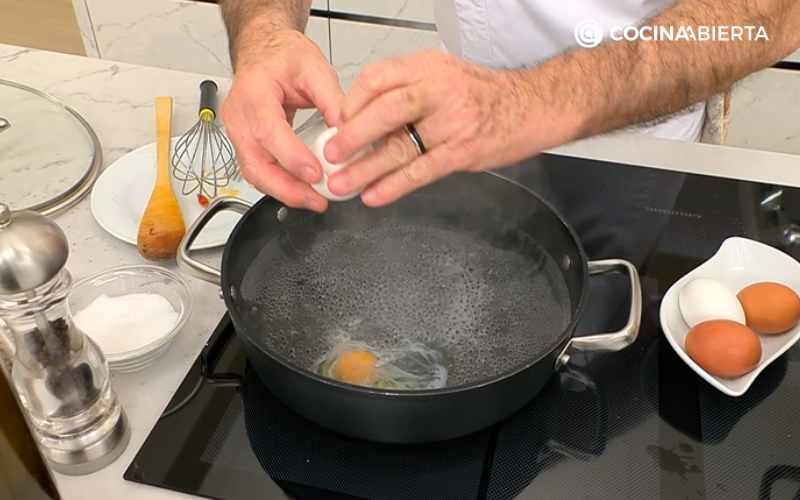 Haz los huevos escalfados
