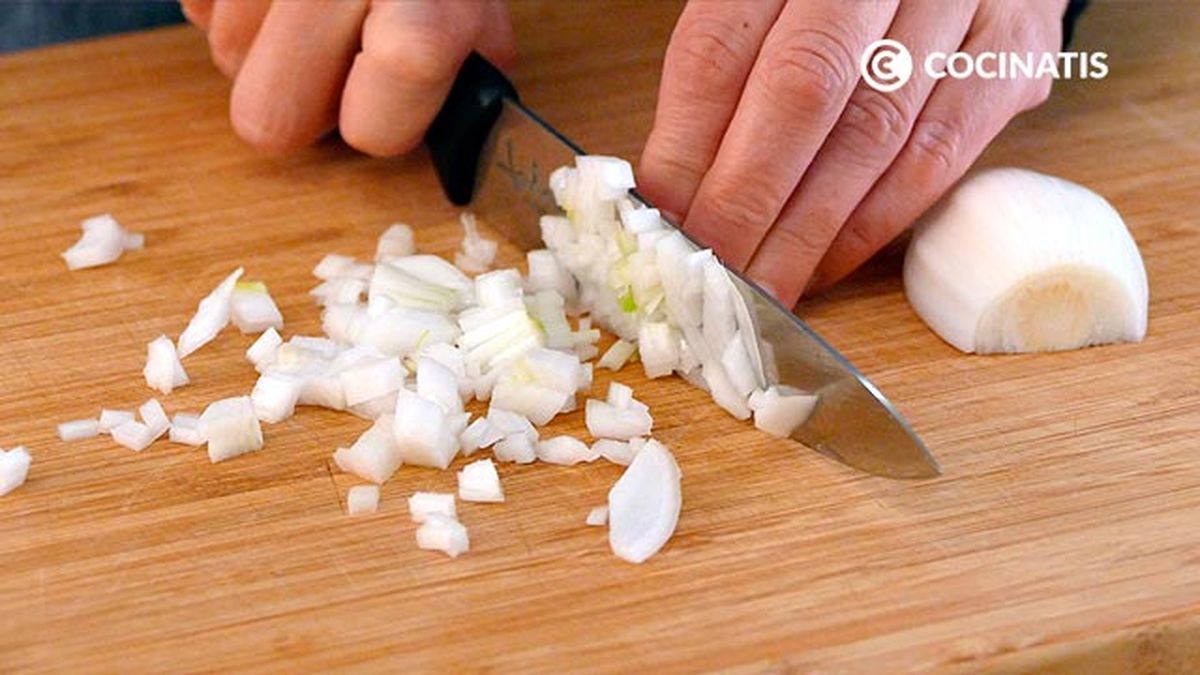 Receta de ensaladilla de atún y huevo duro  paso 2