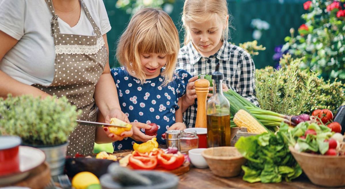 Los campamentos de cocina son una oportunidad para seguir aprendiendo hábitos saludables