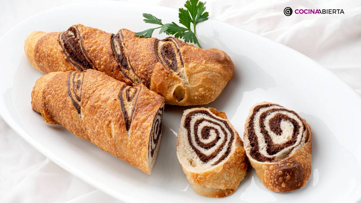 Joseba Arguiñano hace una versión del bizcocho marmolado en barra de pan