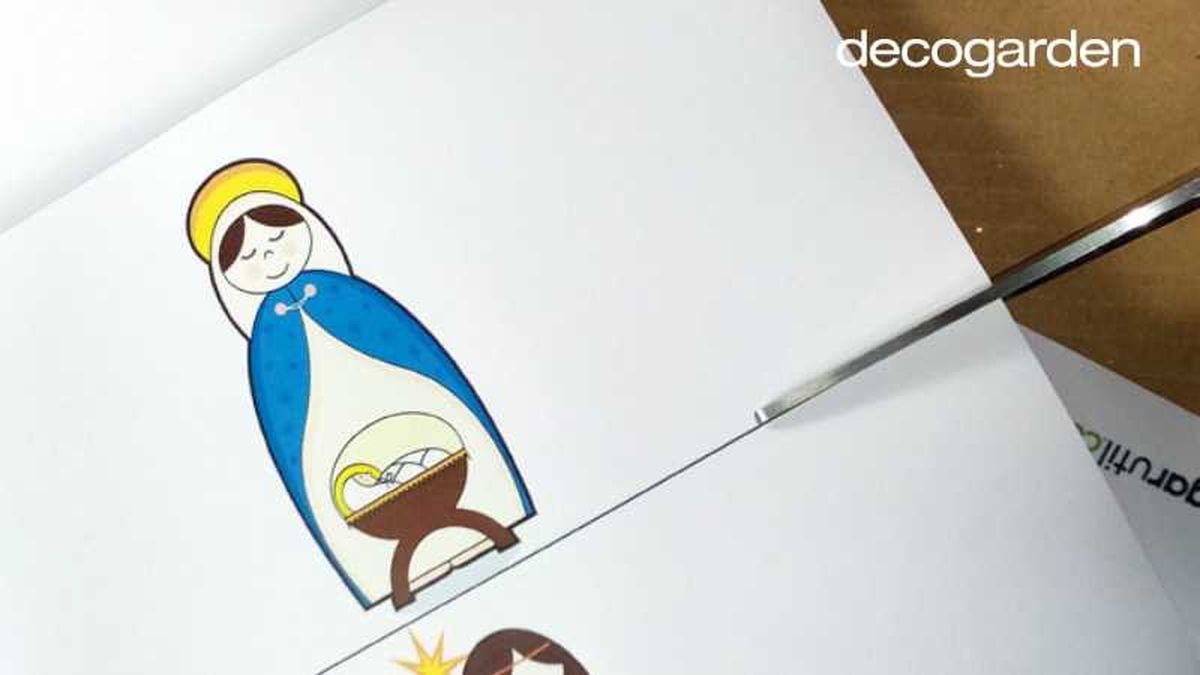 Cortar las ilustraciones para hacer los personajes del Belén.