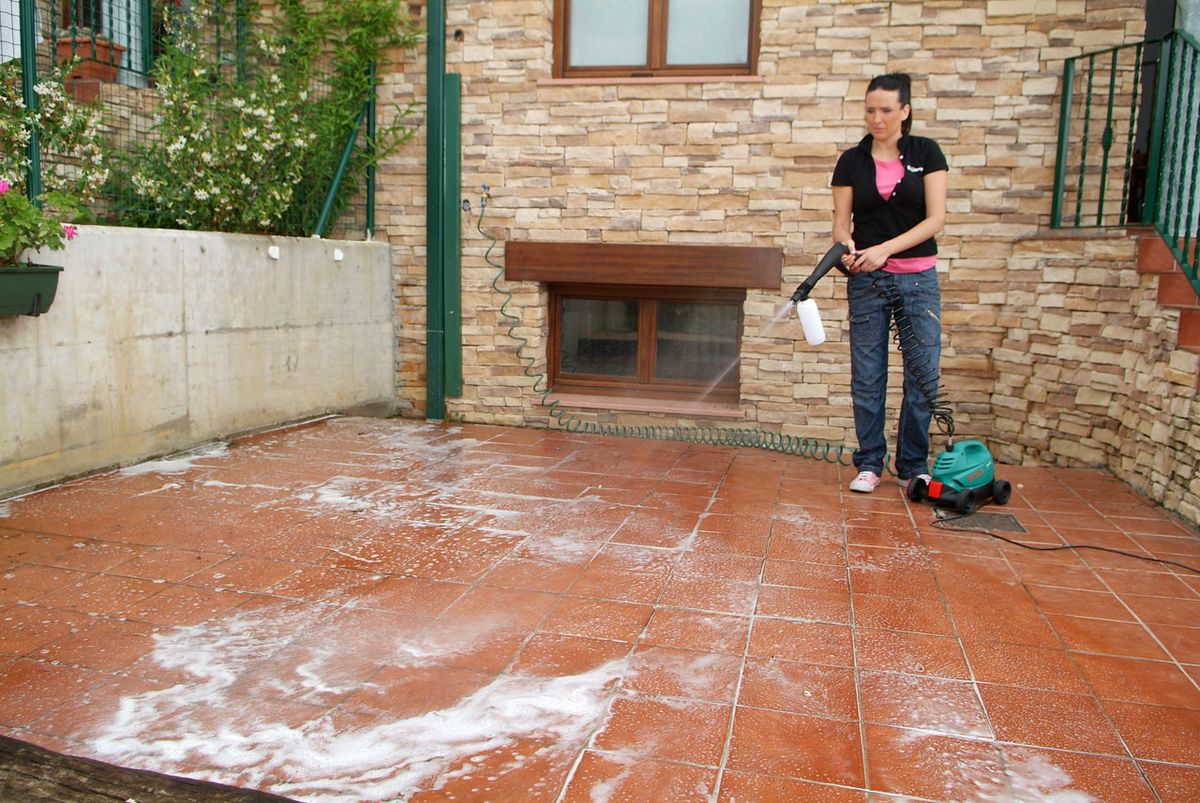 Limpiar la terraza con limpiadora a presión paso 7
