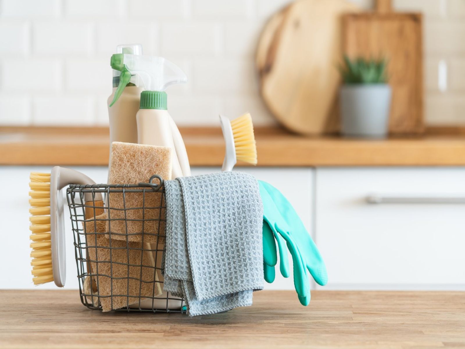 Contar con los productos adecuados facilita una limpieza más rápida y eficaz.