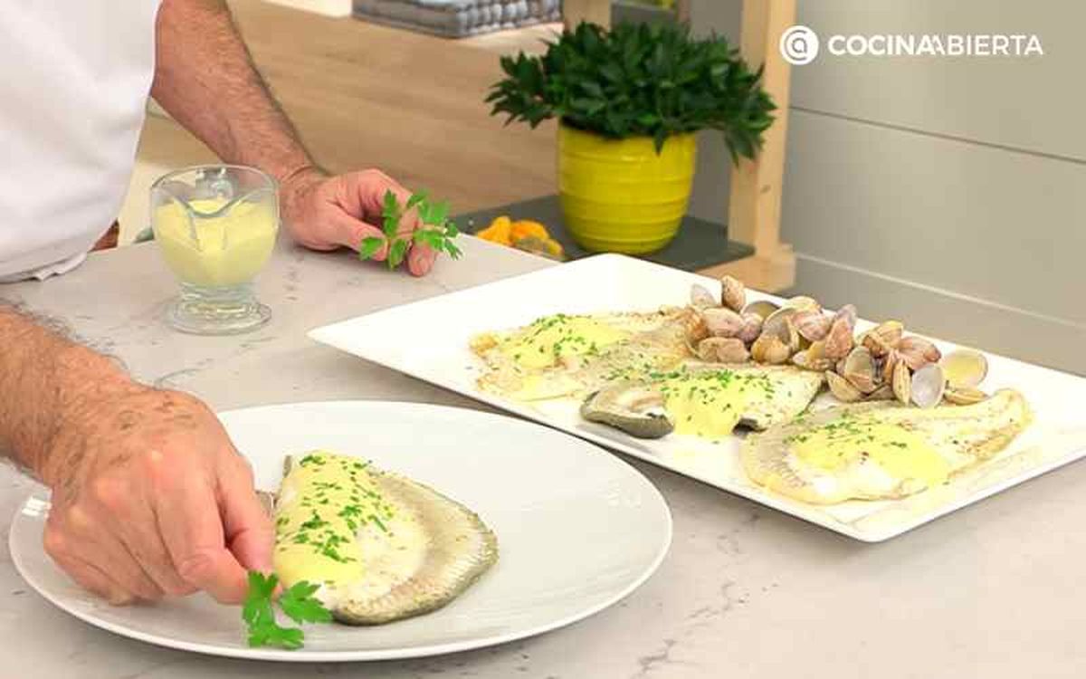 Decora con una hoja de perejil