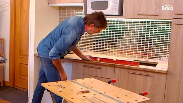 Instalar encimera de cocina de madera paso 8