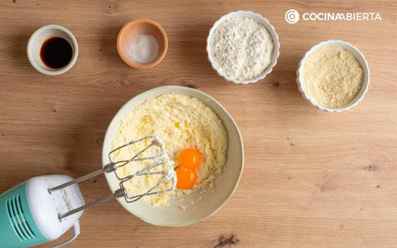 Bate la mantequilla con el azúcar