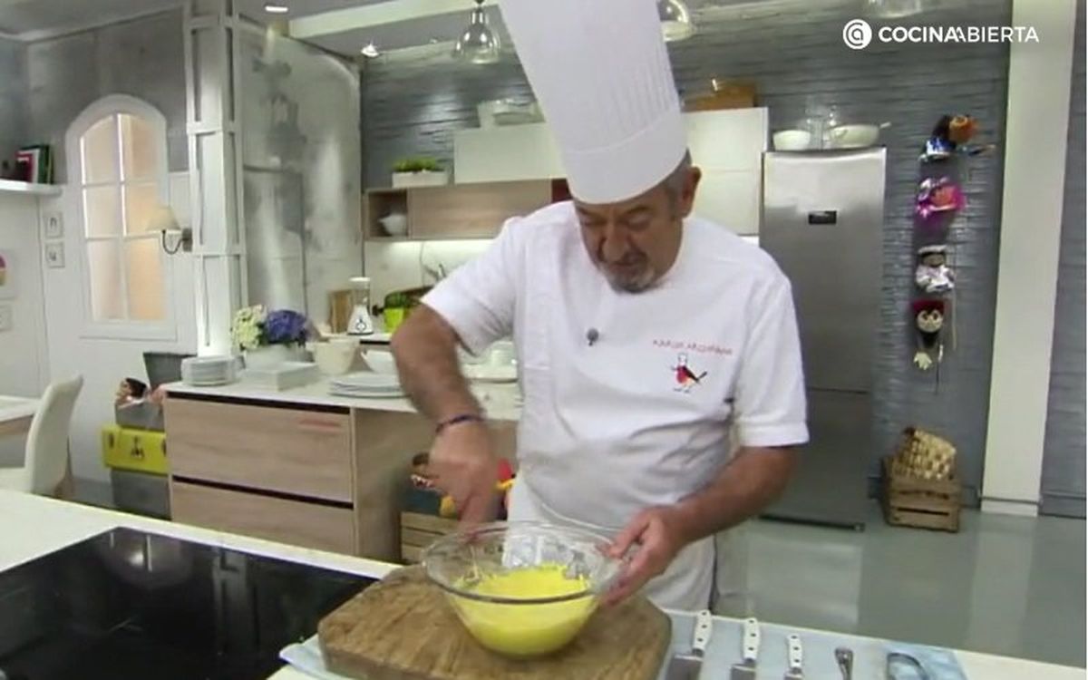 Bate bien los ingredientes para elaborar la masa del rebozado