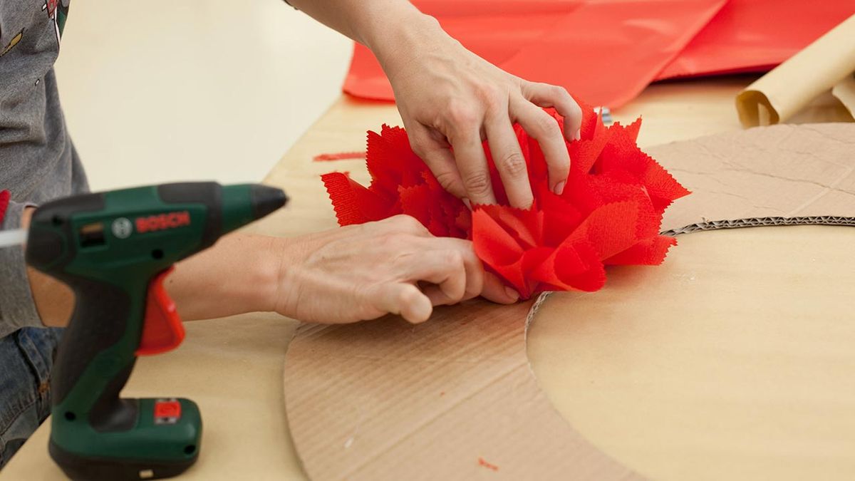Decoración de Navidad: Chimenea y corona navideña p12